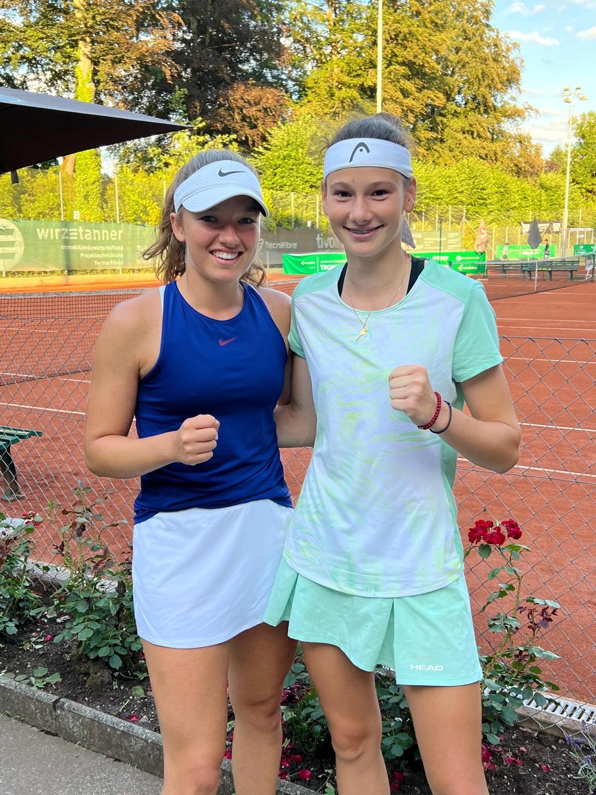 Zoe Kägi und Nina Andreoni nach dem Doppel